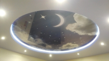Двухуровневый потолок с рисунком "звездная ночь" 