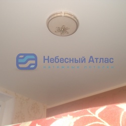 Натяжные потолки белые матовые без шва